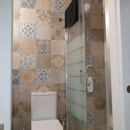 Habitación Independiente Con Baño Y Patio En Cremallera De Montserrat