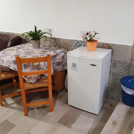 Homestay Independiente Con Bano Y Patio En Cremallera De Montserrat