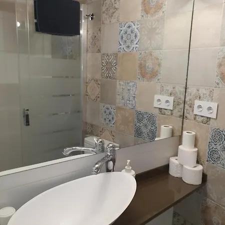 Independiente Con Bano Y Patio En Cremallera De Montserrat Homestay *