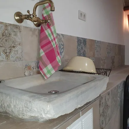 Homestay Independiente Con Bano Y Patio En Cremallera De Montserrat